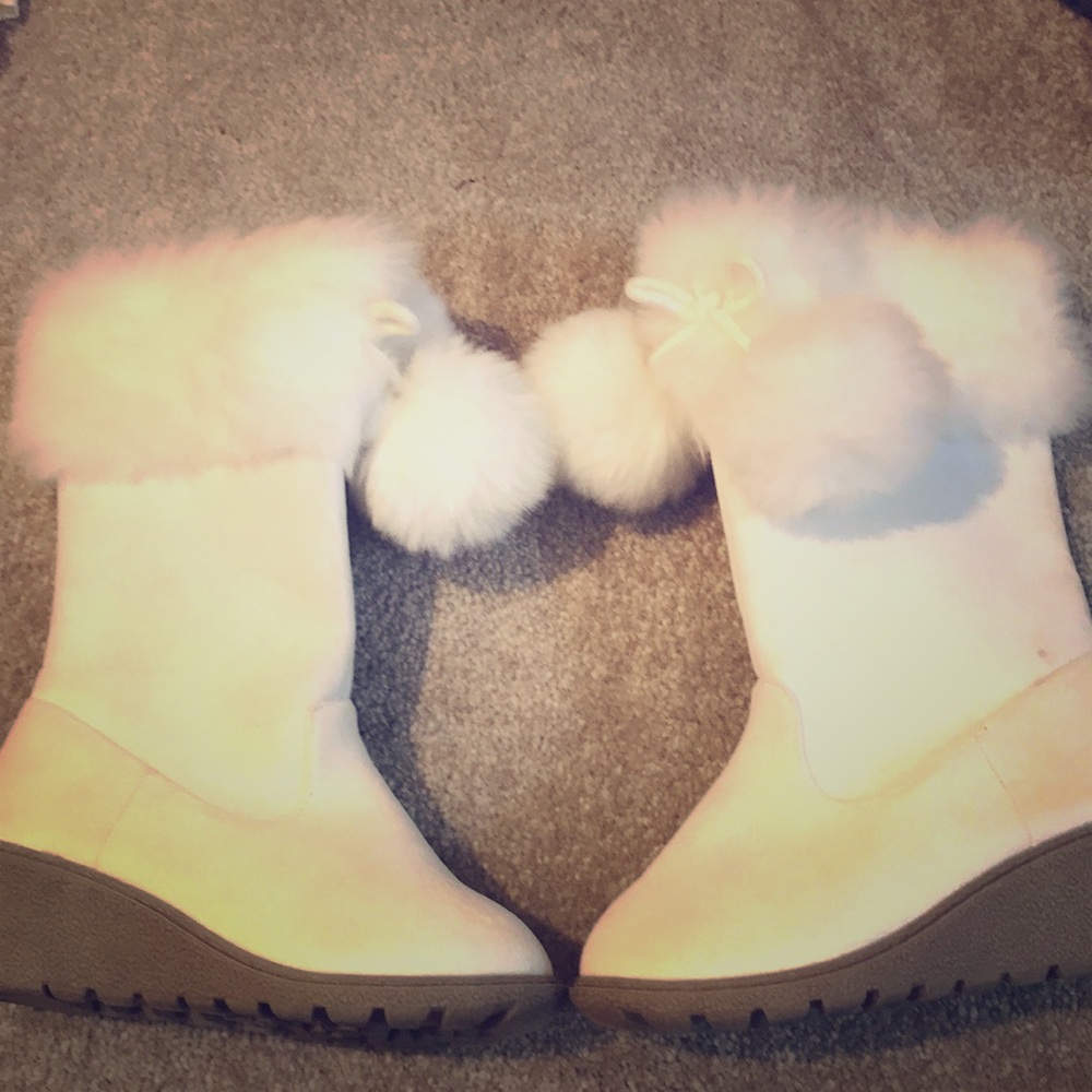 Girls size 10 white faux fur boots